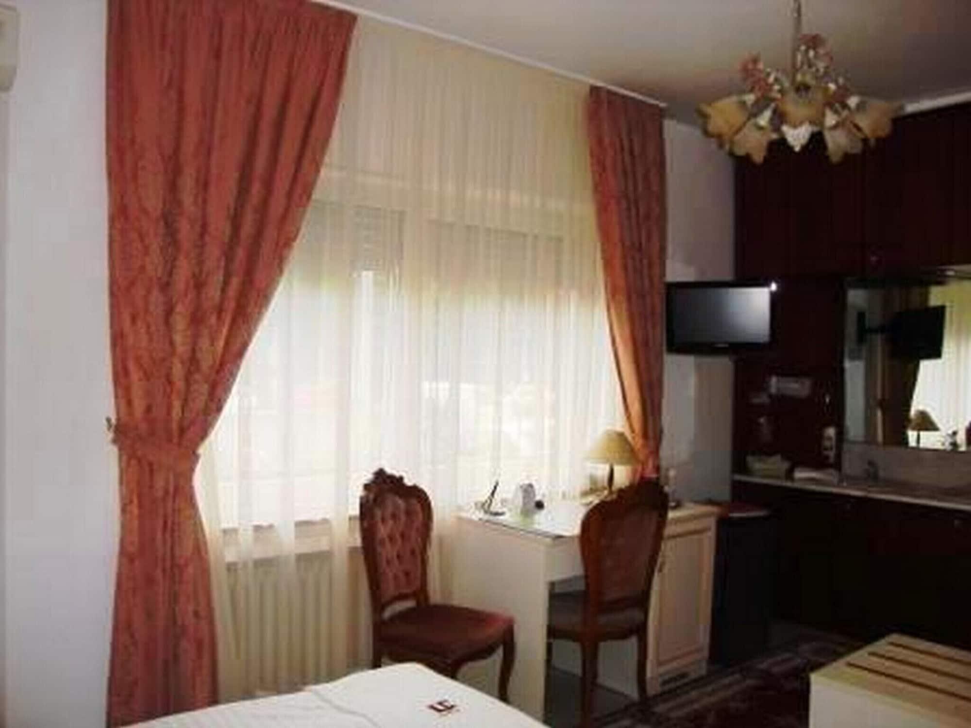 Haus Mooren, Hotel Garni Dusseldorf Exterior photo